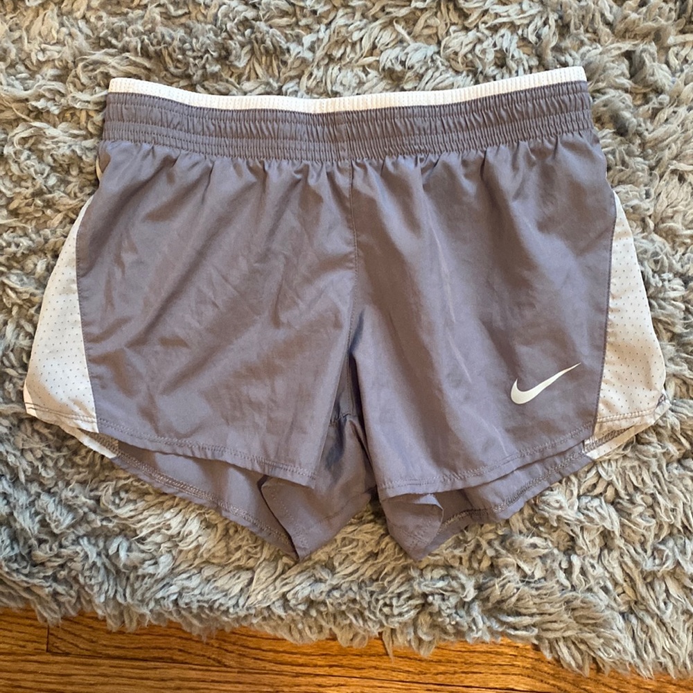 grey nike shorts